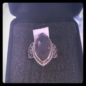 Silver ring w butifull  stone size 8